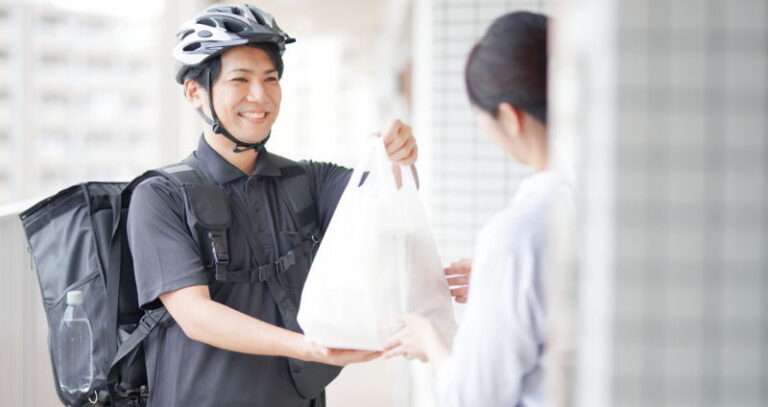 デリバリーってどういう意味なの?宅配やケータリング、テイクアウトとの違いは? 居酒屋美食トリビア