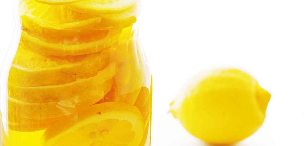 斜め上をいく新しいレモン酢サワーは、キリッと酸味の効いた甘酸っぱくて軽めのシュワシュワ感がクセになる。